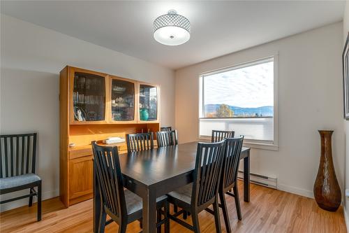 215-1329 Klo Road, Kelowna, BC - Indoor Photo Showing Dining Room