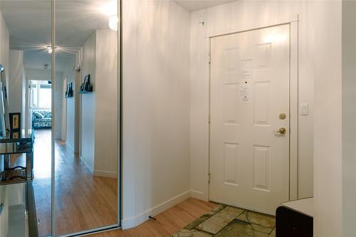 215-1329 Klo Road, Kelowna, BC - Indoor Photo Showing Other Room