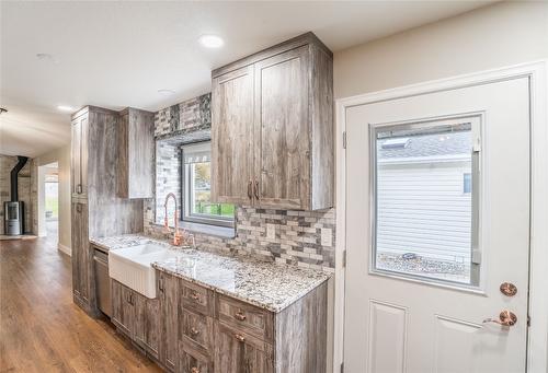 57 Kingfisher Drive, Penticton, BC - Indoor Photo Showing Kitchen