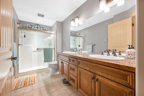 305-2780 Auburn Road, West Kelowna, BC - Indoor Photo Showing Bathroom