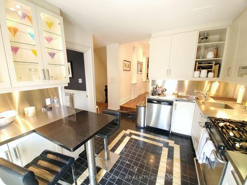 Upper-47 Gloucester St, Toronto, ON - Indoor Photo Showing Kitchen With Upgraded Kitchen