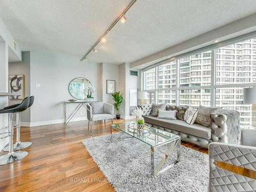 2207-77 Harbour Sq, Toronto, ON - Indoor Photo Showing Living Room