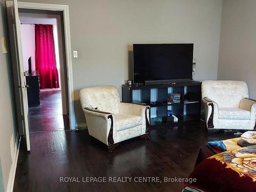 1768 Sherwood Forrest Circ, Mississauga, ON - Indoor Photo Showing Living Room