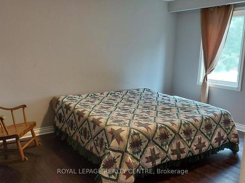 1768 Sherwood Forrest Circ, Mississauga, ON - Indoor Photo Showing Bedroom