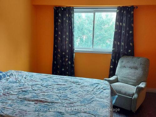 1768 Sherwood Forrest Circ, Mississauga, ON - Indoor Photo Showing Bedroom