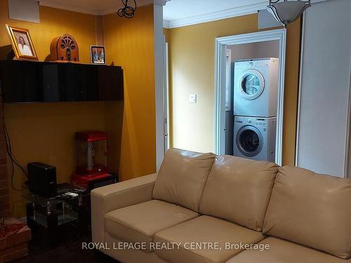 1768 Sherwood Forrest Circ, Mississauga, ON - Indoor Photo Showing Laundry Room