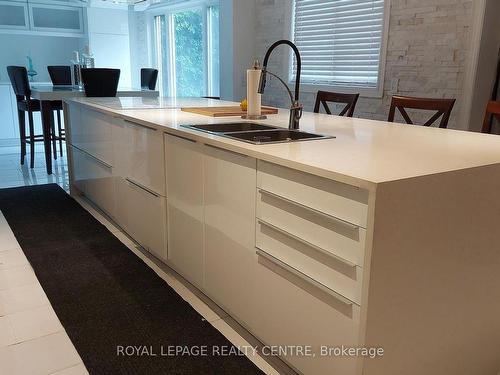 1768 Sherwood Forrest Circ, Mississauga, ON - Indoor Photo Showing Kitchen With Double Sink