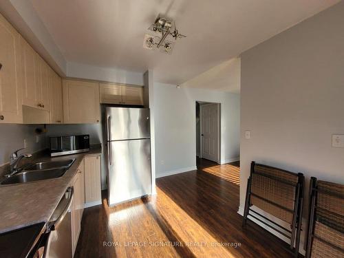 16-39 Pinewoods Dr, Hamilton, ON - Indoor Photo Showing Kitchen With Double Sink