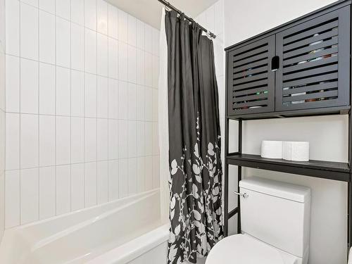 409-958 Pharoah Mews, Langford, BC - Indoor Photo Showing Bathroom