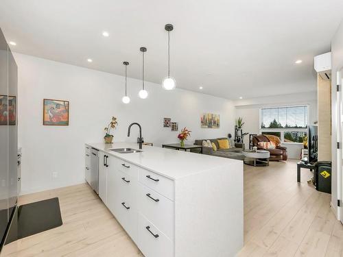 409-958 Pharoah Mews, Langford, BC - Indoor Photo Showing Kitchen With Double Sink