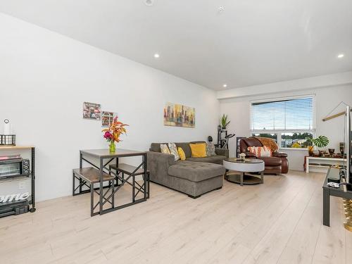 409-958 Pharoah Mews, Langford, BC - Indoor Photo Showing Living Room