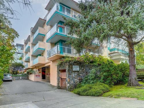 306-1032 Inverness Rd, Saanich, BC - Outdoor With Balcony