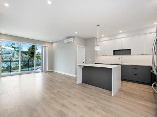 312-967 Whirlaway Cres, Langford, BC - Indoor Photo Showing Kitchen With Upgraded Kitchen