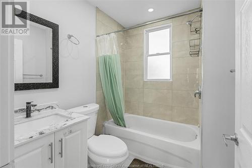 3872 Peter Street, Windsor, ON - Indoor Photo Showing Bathroom