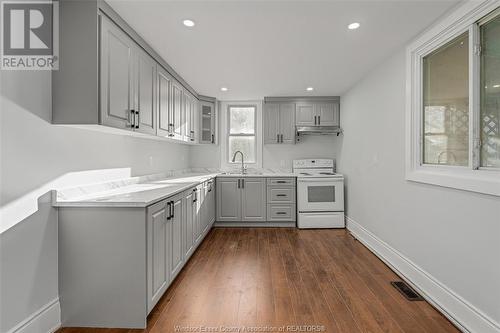 3872 Peter Street, Windsor, ON - Indoor Photo Showing Kitchen