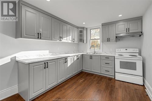 3872 Peter Street, Windsor, ON - Indoor Photo Showing Kitchen