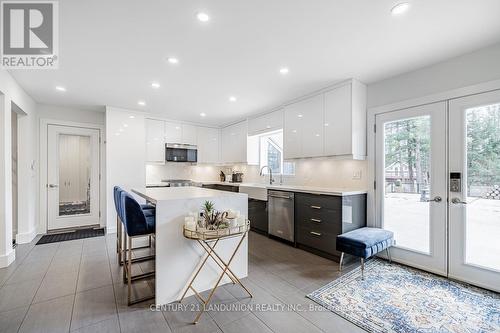 19661 Kennedy Road, East Gwillimbury, ON - Indoor Photo Showing Kitchen With Upgraded Kitchen