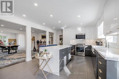 19661 Kennedy Road, East Gwillimbury, ON - Indoor Photo Showing Kitchen With Upgraded Kitchen