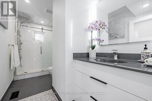 19661 Kennedy Road, East Gwillimbury, ON - Indoor Photo Showing Bathroom