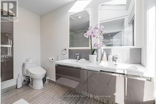 19661 Kennedy Road, East Gwillimbury, ON - Indoor Photo Showing Bathroom