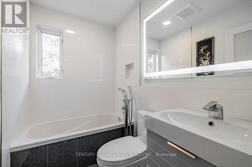 19661 Kennedy Road, East Gwillimbury, ON - Indoor Photo Showing Bathroom