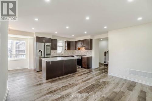 875 Sumac Crescent, Milton, ON - Indoor Photo Showing Kitchen With Upgraded Kitchen