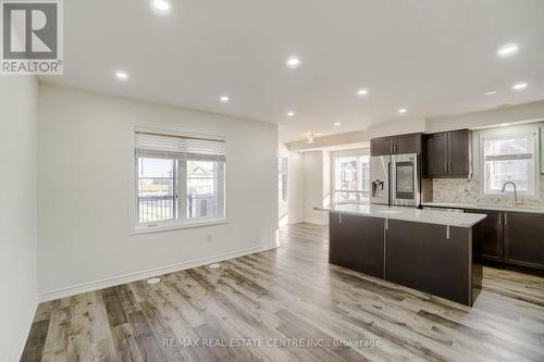 875 Sumac Crescent, Milton, ON - Indoor Photo Showing Kitchen With Upgraded Kitchen