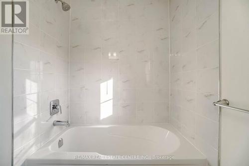 875 Sumac Crescent, Milton, ON - Indoor Photo Showing Bathroom