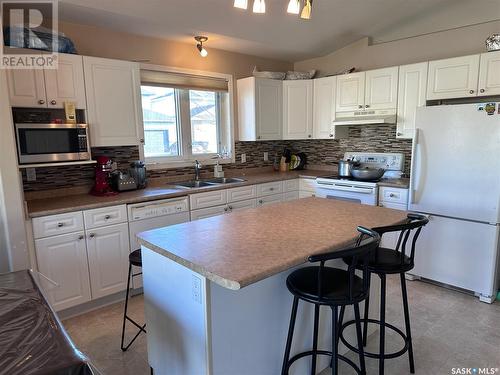 402 Buckwold Cove, Saskatoon, SK - Indoor Photo Showing Kitchen With Double Sink