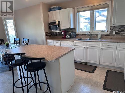 402 Buckwold Cove, Saskatoon, SK - Indoor Photo Showing Kitchen With Double Sink