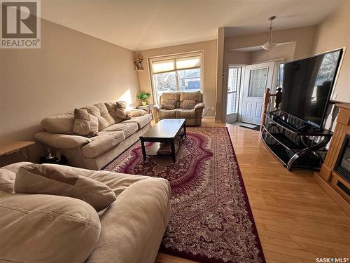 402 Buckwold Cove, Saskatoon, SK - Indoor Photo Showing Living Room