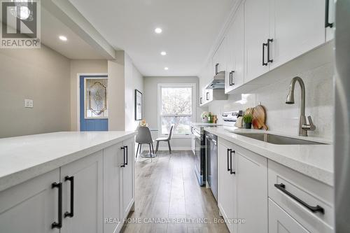 4039 Farrier Court, Mississauga, ON - Indoor Photo Showing Kitchen