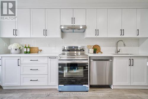 4039 Farrier Court, Mississauga, ON - Indoor Photo Showing Kitchen