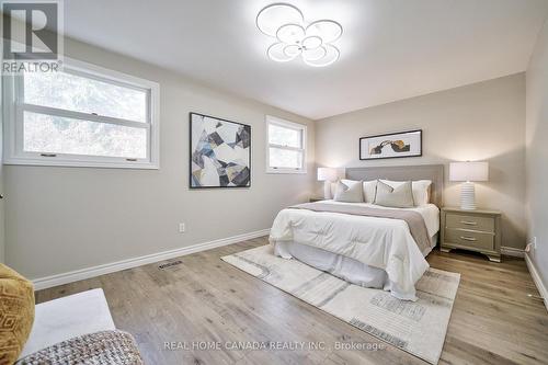 4039 Farrier Court, Mississauga, ON - Indoor Photo Showing Bedroom