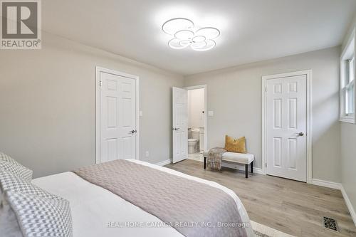 4039 Farrier Court, Mississauga, ON - Indoor Photo Showing Bedroom