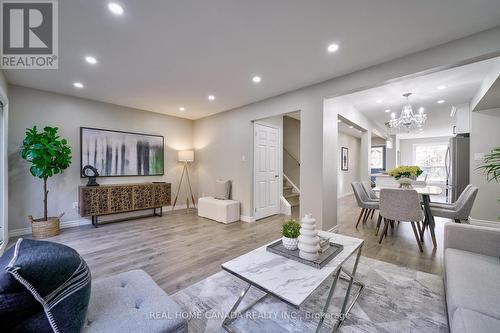 4039 Farrier Court, Mississauga, ON - Indoor Photo Showing Living Room