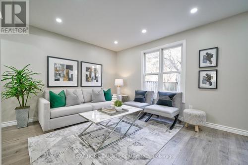 4039 Farrier Court, Mississauga, ON - Indoor Photo Showing Living Room