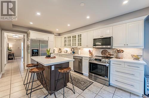 453 Pondview Place, Oakville, ON - Indoor Photo Showing Kitchen With Upgraded Kitchen