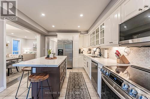 453 Pondview Place, Oakville, ON - Indoor Photo Showing Kitchen With Upgraded Kitchen