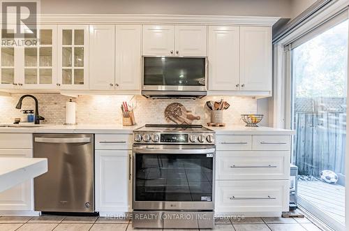 453 Pondview Place, Oakville, ON - Indoor Photo Showing Kitchen With Upgraded Kitchen