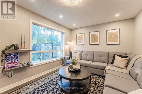 453 Pondview Place, Oakville, ON - Indoor Photo Showing Living Room