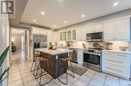 453 Pondview Place, Oakville, ON - Indoor Photo Showing Kitchen With Upgraded Kitchen