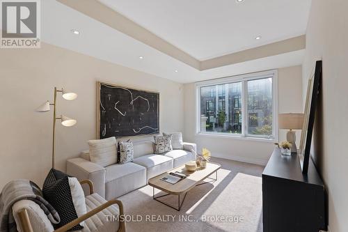 26 Carrville Woods Circle, Vaughan, ON - Indoor Photo Showing Living Room