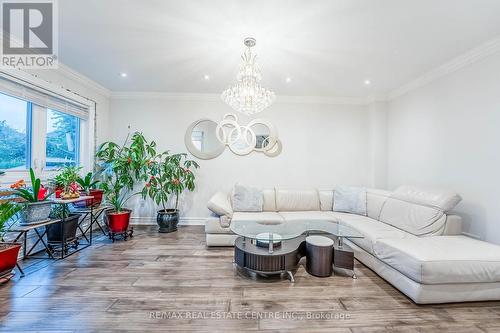 5202 Buttermill Court, Mississauga, ON - Indoor Photo Showing Living Room