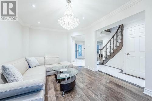 5202 Buttermill Court, Mississauga, ON - Indoor Photo Showing Living Room