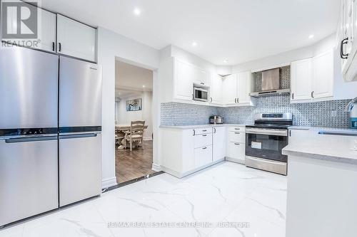 5202 Buttermill Court, Mississauga, ON - Indoor Photo Showing Kitchen With Stainless Steel Kitchen With Upgraded Kitchen