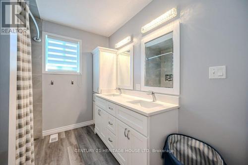 192 Severn Drive, Guelph, ON - Indoor Photo Showing Bathroom