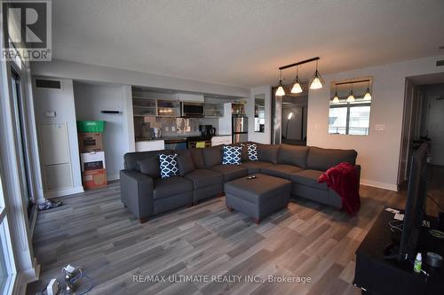 1622 - 4K Spadina Avenue, Toronto, ON - Indoor Photo Showing Living Room