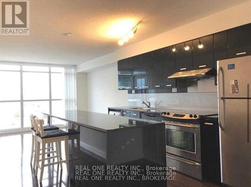 1020 - 19 Singer Court, Toronto, ON - Indoor Photo Showing Kitchen