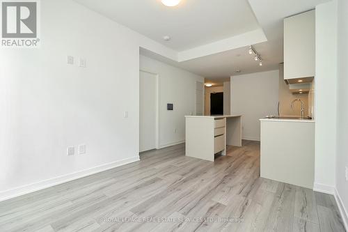 323 - 395 Dundas Street W, Oakville, ON - Indoor Photo Showing Kitchen